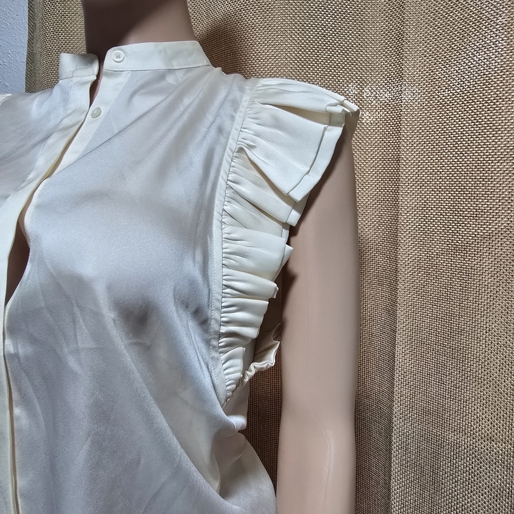 Express Ivory Blouse with Ruffle Detail - Picture 4 of 5